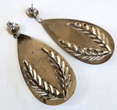 Vintage Gray w Black Enamel Leaf Silver Tone Dangle Pierced Earrings 3-1/8″