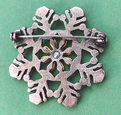 Vintage 1997 Signed LOVE, HOPE, PEACE & JOY Snowflake Brooch In Pewter