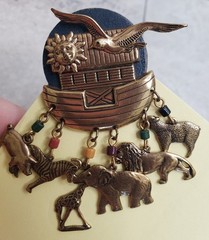 Lot Of 2 Noah’s Ark Brooch Beautiful Goldtone Animals Charms Pin