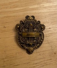 Antique Gold-Tone Pin Ornate 1.25″ Swirls Victorian Brooch Finely Detailed