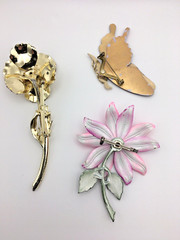 Vintage Enamel / Gold Tone Flower Pin / Brooch Lot – Mixed Materials – 1 Signed