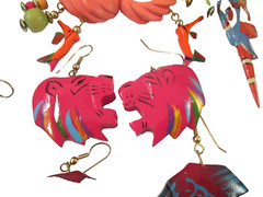 6 Pair Vintage FUN KITSCHY PAINTED WOOD ANIMAL FISH BIRDS BOAT DANGLE EARRINGS
