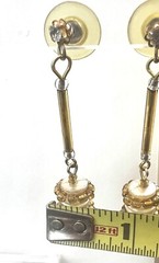 ELEGANT VINTAGE 1960’S STYLE GOLD TONE AND BEIGE CREAM BEAD DANGLE EARRINGS
