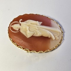 Gold Tone Pink Cameo Oval Brooch