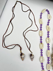 Lot of 5 vintage Necklace, shells, resin, metal and plastic beads, long & small
