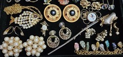 Goldtone Jewelry Lot Avon Hong Kong Signed Pieces Brooch Earrings Vtg-Mod E31
