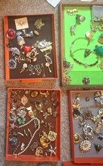 COSTUME JEWELERY LOT 200 + PIECES SOME SIGNED IN GOOD TO VERY GOOD CONDITION