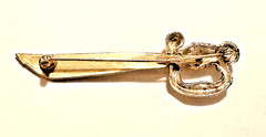 Vintage Rhinestone Sword Brooch Pin Gold Tone Scimitar Saber 3 1/8″ Jewelry