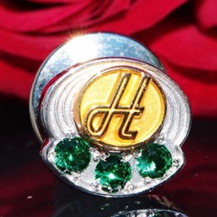 14k multi tone gold 0.24ct Treated Emerald service pin vintage 3.3gr