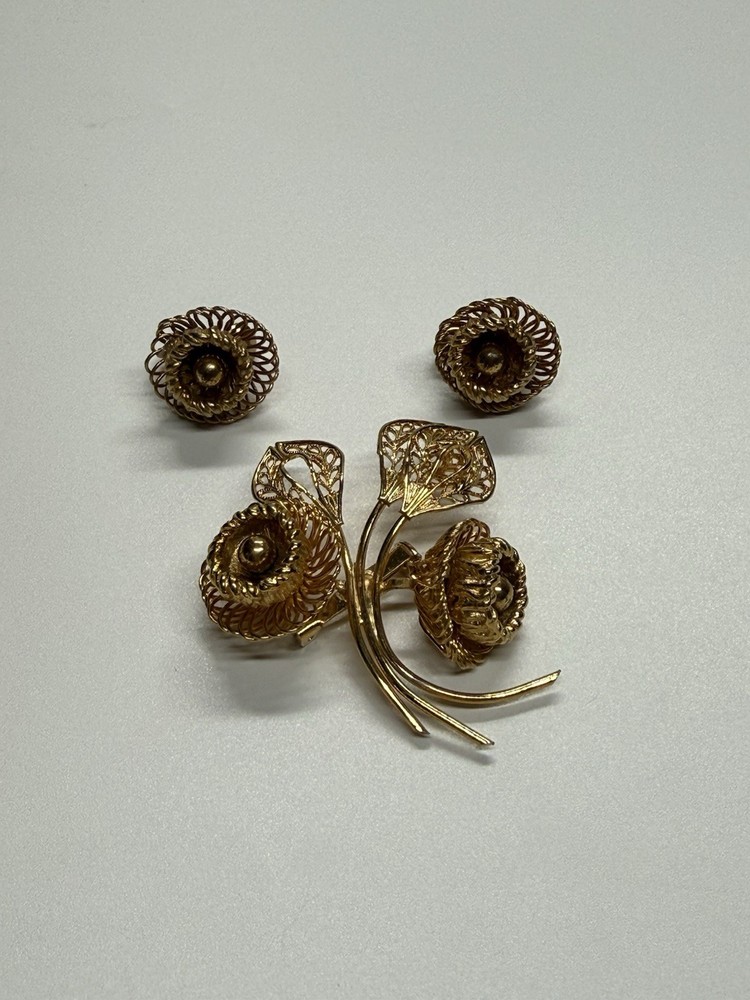 Corocraft Gold Tone Brooch And Earrings Set Flower Floral