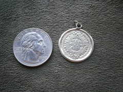 Aztec Maya Calendar Sun God Vintage Shiny Silvertone Bracelet Charm Pendant 2.4g