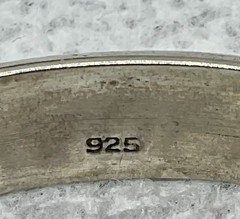 A Vintage Sterling Silver Hinged Bangle Bracelet. 7 1/2 Inch Circumference.