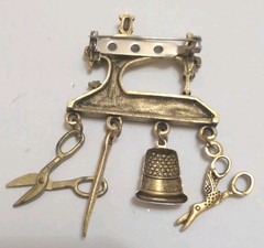 Lot Of 7 Vintage Brooches And Pins Gold And Silver Tone Variety