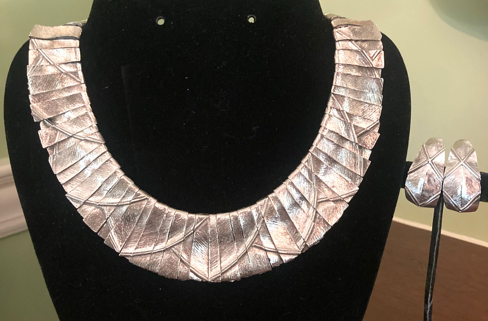 Vintage Les Bernard Cleopatra Silver Tone Necklace Clip Earrings Set Textured