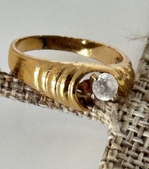 Vintage Thailand Gold-Tone Solitaire Ring – Ribbed Swirl Design