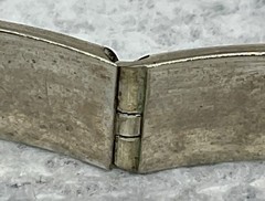 A Vintage Sterling Silver Hinged Bangle Bracelet. 7 1/2 Inch Circumference.