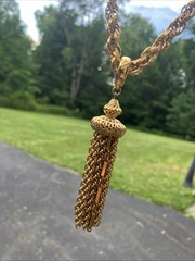 1960’S MONET GOLD-TONE ROPE CHAIN TASSEL ‘DAMITA’ NECKLACE BOOK PIECE 23″