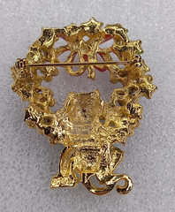 AJC Christmas Wreath Cat Hanging Brooch Pin