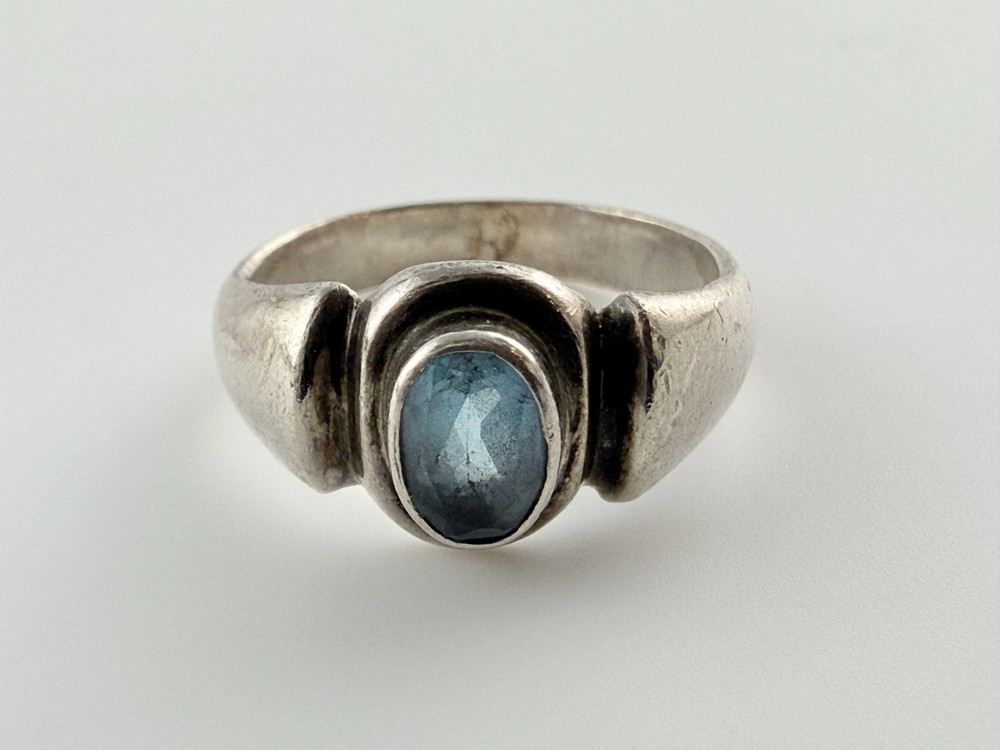 Vintage Sterling Silver Oval Cut Blue Topaz Ring 925 Size 5.5 Weighs 3.6g