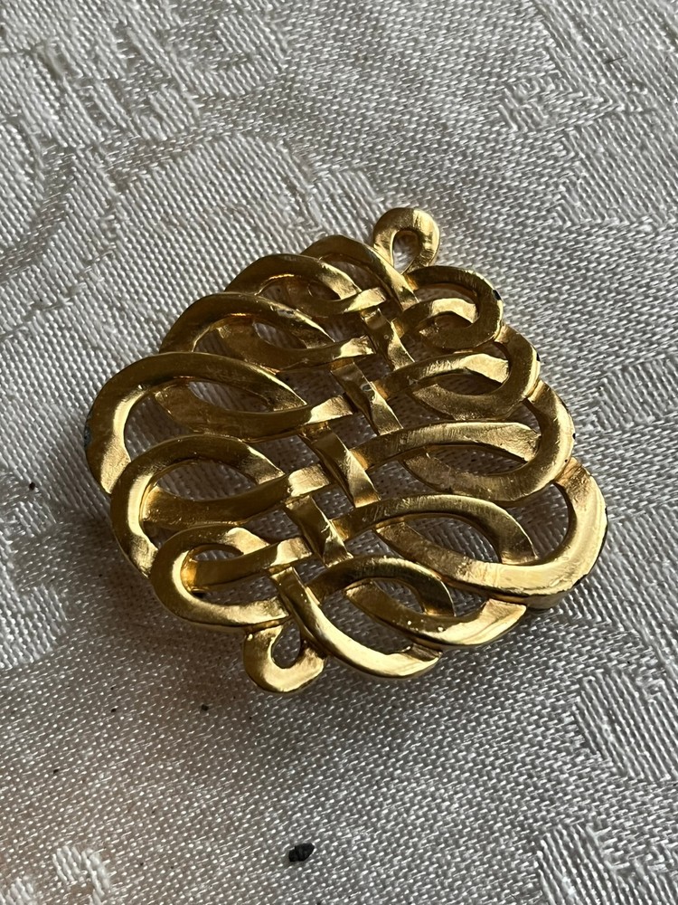 Vintage Signed MMA Metropolitan Museum Of Art Celtic Knot Gold Tone Brooch Pin