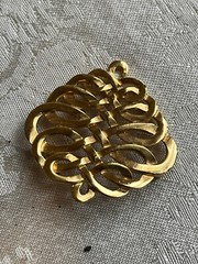 Vintage Signed MMA Metropolitan Museum Of Art Celtic Knot Gold Tone Brooch Pin