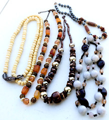 Vintage Lot of 5 Earth-tone colors Bead necklaces – Lot #23