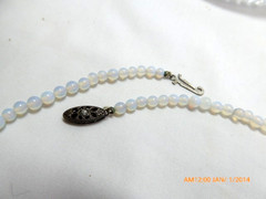 VINTAGE WHITE OPALESCENT GLASS PEARL NECKLACE