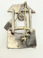 LARRY WINTERS 1939 VINTAGE SILVERTONE RHINESTONE WISHING WELL BROOCH AS IS K48D