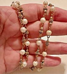 STUNNING VINTAGE SIGNED REVLON PEARL GOLD TONE STATION 24″ NECKLACE CLASSIC