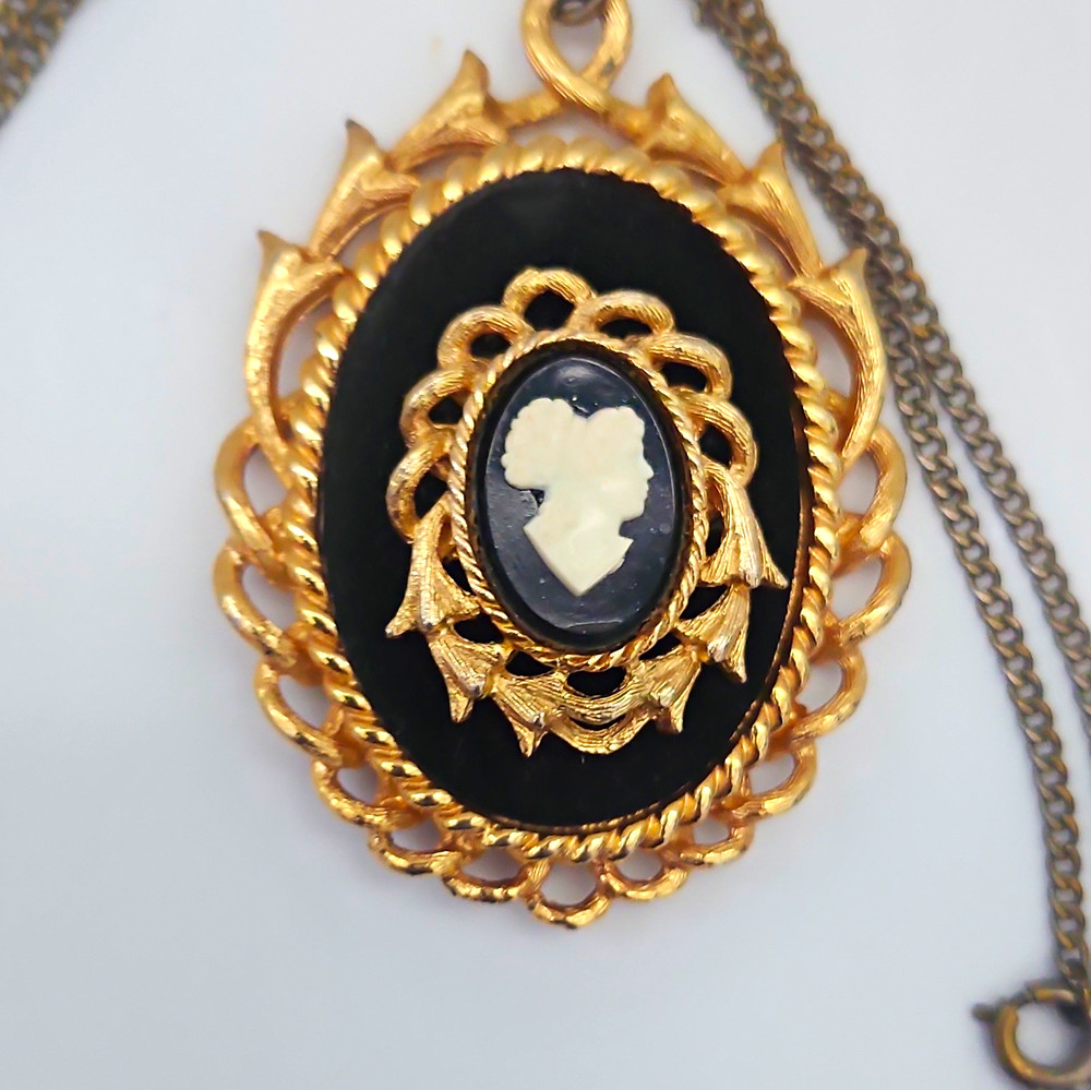 Oval Cameo Pendant Necklace Black White Profile Gold-Tone Filigree Frame
