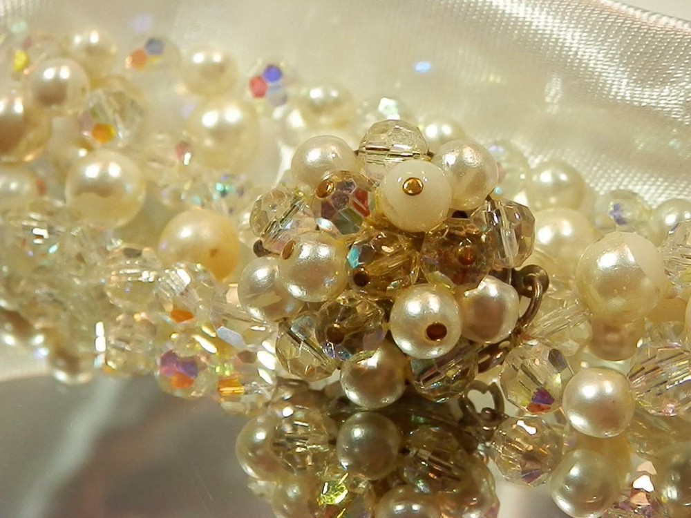 Gorgeous Vintage 1960’s Fancy Clasp Crystal Flower Faux Pearl Bracelet 836JL9