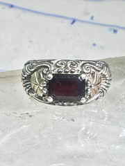Black Hills Gold ring wedding band garnet leaves size_5.5 sterling silver women