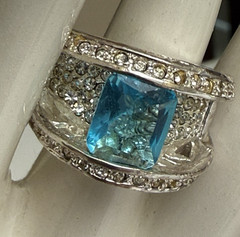 VTG. SZ.7 BLUE TOPAZ COLOR CLEAR CRYSTALSDOME COCKTAIL RING