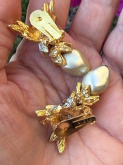 VINTAGE KENNETH LANE COUTURE CHAMPAGNE PEARL & CRYSTAL EARRINGS GOLD TONE