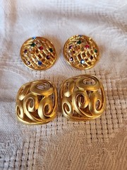 2 Pairs Of Vintage Gold Chunky Mid Century Clip Earrings #120