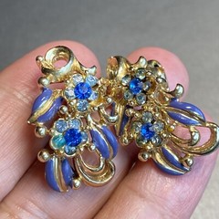 Vintage Clip-On Climber Earrings Estate Jewelry Pre-Owned Blue Flower 1950s