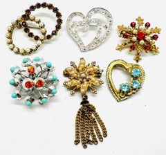 Exceptional Vtg Lot 7 Rhinestone Faux Pearl Brooches, Liz Claiborne Heart Etc.
