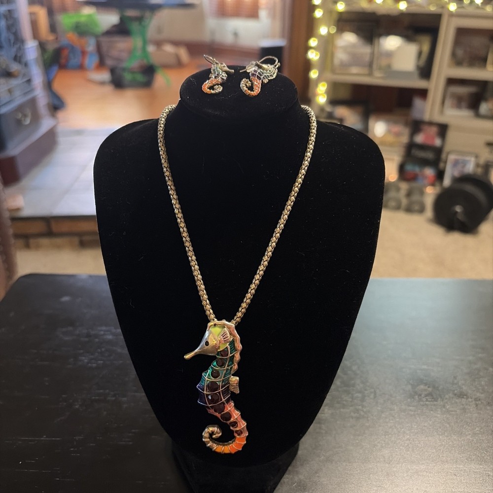 Vtg Beachy Boho Colorful Seahorse Pendant necklace and earring set