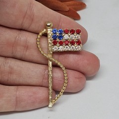 Vintage Rhinestone Gold Tone American Flag Brooch 80s/90s Patriotic Pin Jewelry