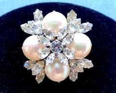 STUNNING 1968 CHRISTIAN DIOR – GERMANY PEARLS & RHINESTONES PIN
