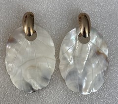 VTG Mother Of Pearl Carved Petal White Tan Omega Stud Dangle Earrings NEW