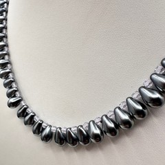 Vintage 80s 90s Elegant Silver Tone Teardrop Pearl-Style Beaded Necklace Jewelry