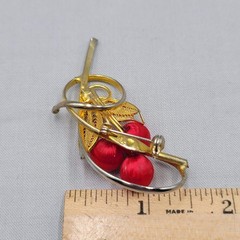 Vintage Red Silk Wrapped Bead Flower Brooch Gold tone Filigree 2.5″