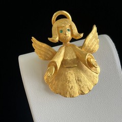 Christmas Angel Brooch JJ Jonette Vintage Gold Tone With Green Rhinestone Eye’s