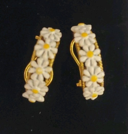 Vintage Dainty Daisy Flower Hand Painted Enamel White Yellow Clip Earrings