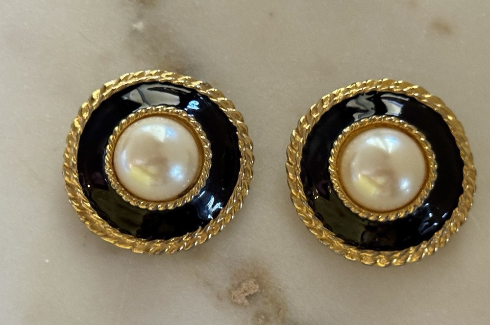 Vintage 80s Pearl Black Gold Tone Rope Earrings Runway Statement Designer Style