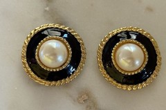 Vintage 80s Pearl Black Gold Tone Rope Earrings Runway Statement Designer Style