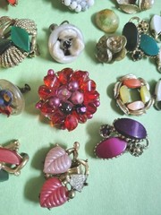 Vintage Collection of THERMOSET LUCITE & Glass Beads & Pieces – Some are Signed