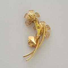 Vintage Uranium Glass Rhinestone In Gold Tone Filigree Flower Brooch Pin