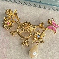 Vintage Avon Garden of Eden Floral Vine Bee Butterfly Brooch Pin Pearl